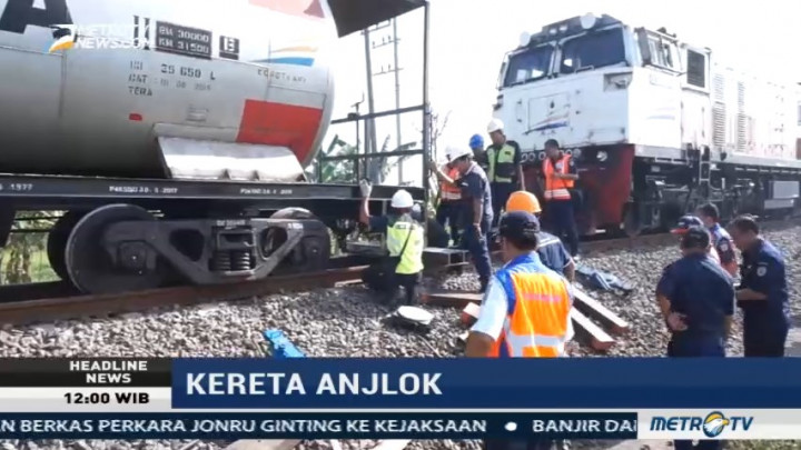Kereta Api Pengangkut BBM Anjlok di Mojokerto