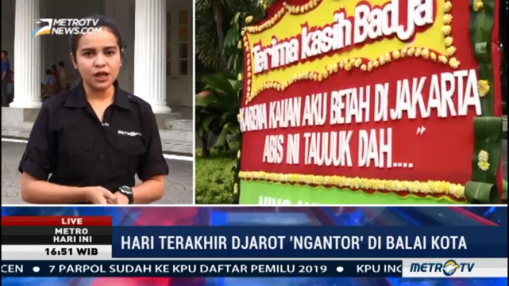 Balai Kota DKI Terus Dipenuhi Karangan Bunga