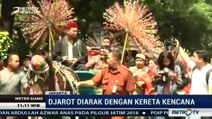Perpisahan, Djarot Diarak dengan Kereta Kencana
