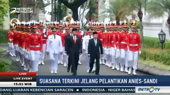 Jokowi Pimpin Kirab Anies-Sandi Menuju Istana Negara