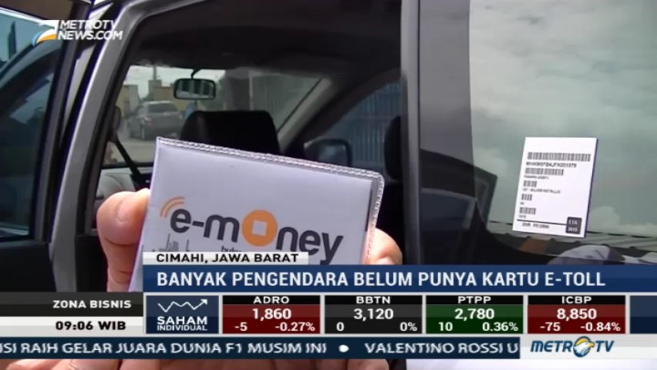 Penerapan e-Toll Sebabkan Antrean Kendaraan di Gerbang Tol Baros II