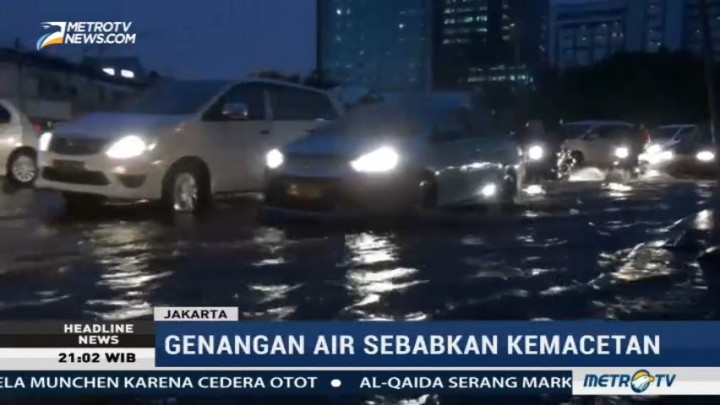 Genangan Air Sebabkan Kemacetan di Menteng