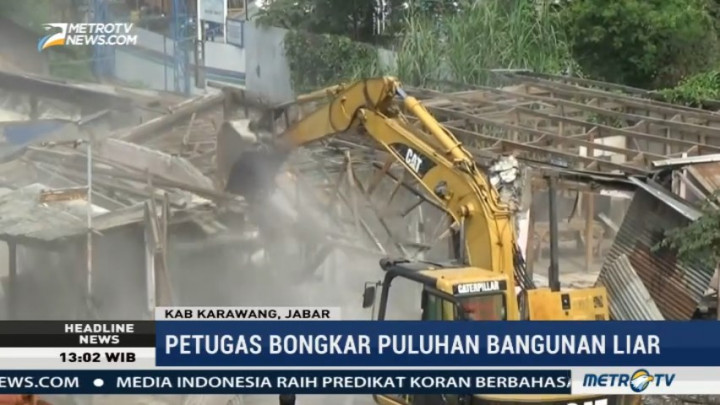 Puluhan Bangunan Liar di Karawang Dibongkar
