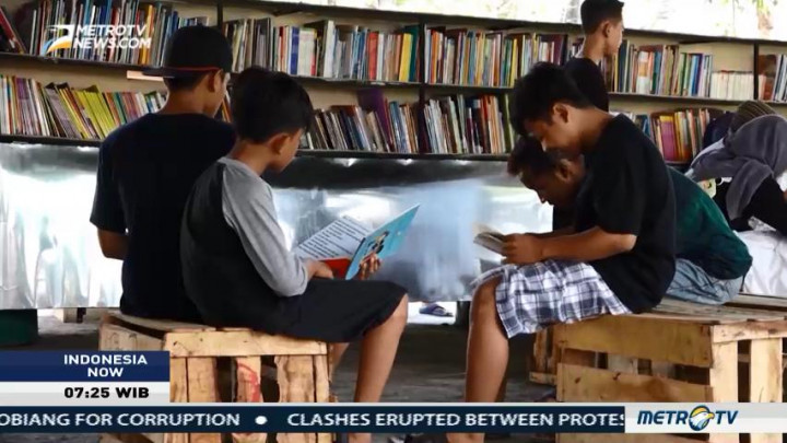 Slum Area Transformed Into Library