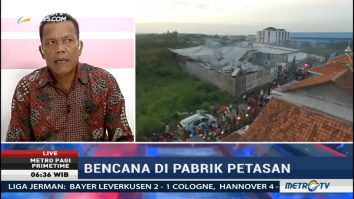 Embih Masih Mencari Keluarganya yang Hilang akibat Ledakan Pabrik Kembang Api