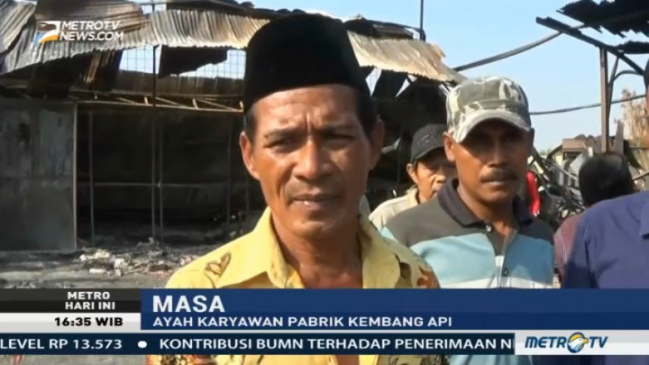 Bapak Ini Masih Cari Anaknya yang Jadi Korban Ledakan Pabrik Kembang Api