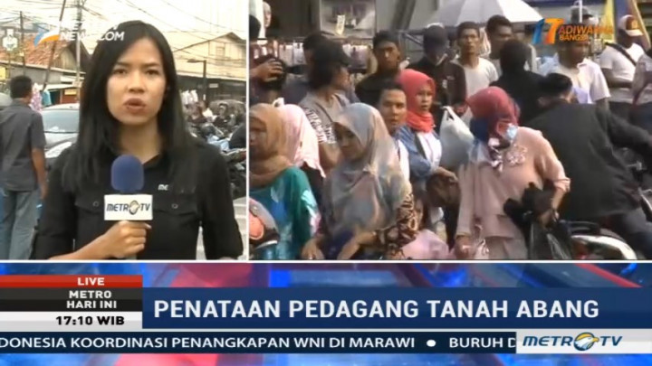 PKL Masih Memadati Trotoar Pasar Tanah Abang