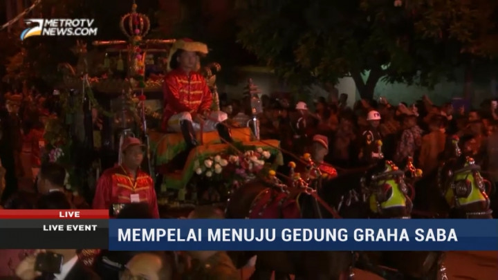 Iringan Kereta Kencana Kahiyang-Bobby Menuju Lokasi Resepsi