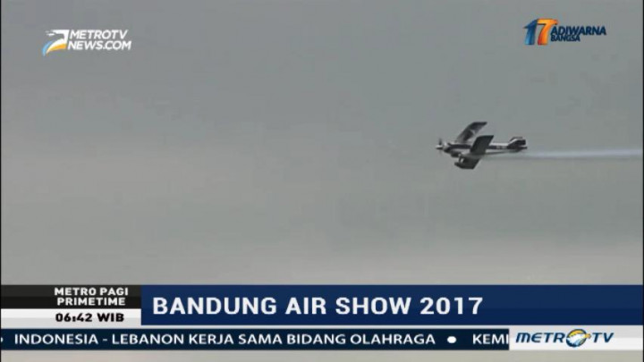 Berbagai Atraksi Kedirgantaraan Meriahkan Bandung Air Show 2017