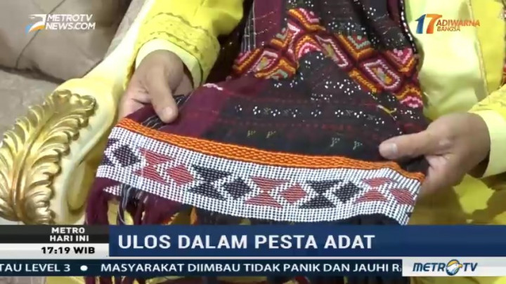 Makna Pemberian Ulos di Pesta Adat Kahiyang-Bobby