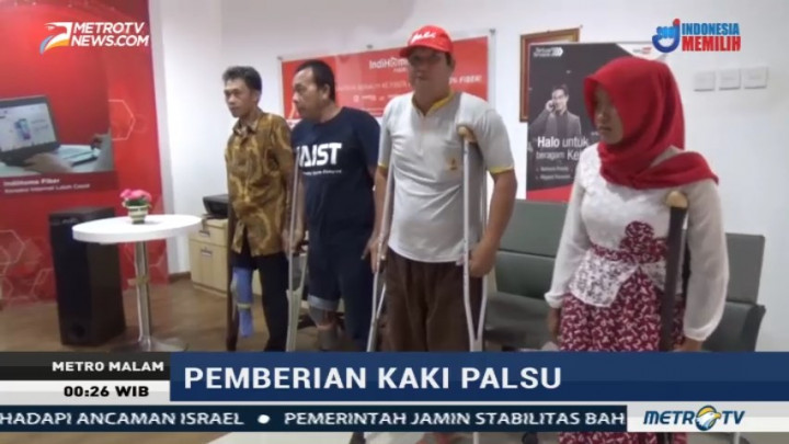 Kick Andy Foundation Bagikan Puluhan Kaki Palsu ke Warga Bengkulu