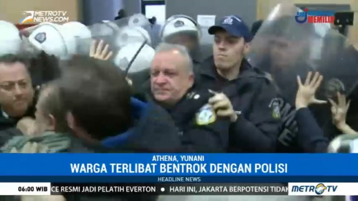 Warga Bentrok dengan Polisi di Yunani