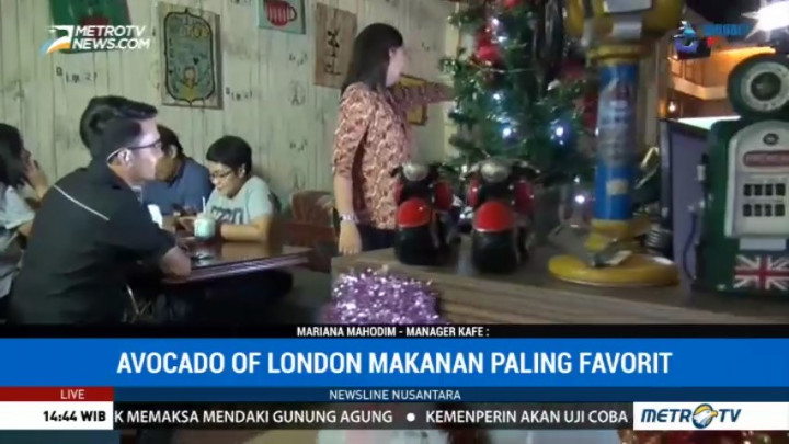 Mengunjungi Kafe Bernuansa London di Makassar