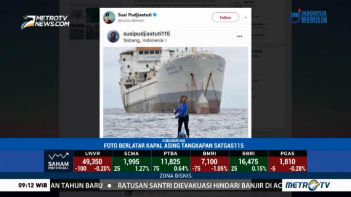 Aksi 'Paddling' Menteri Susi di Depan Kapal Sitaan