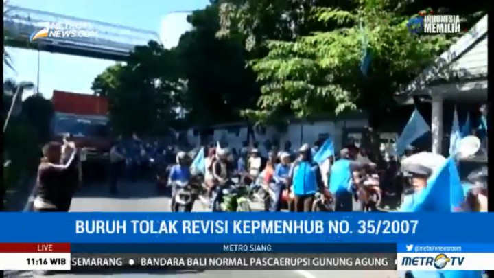 Ratusan Buruh Pelabuhan di Makassar Mogok Kerja