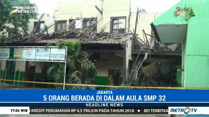 Aula SMPN 32 Jakarta Roboh karena Sudah Lapuk