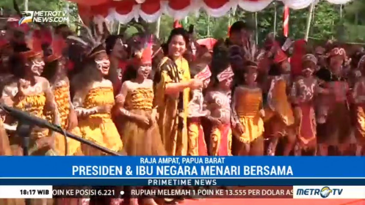 Jokowi dan Iriana Menari Bersama Anak-anak Papua