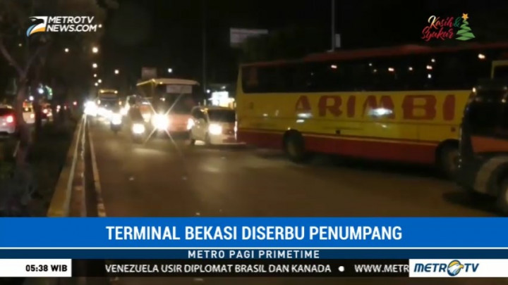 Libur Natal, Terminal Bekasi Diserbu Penumpang