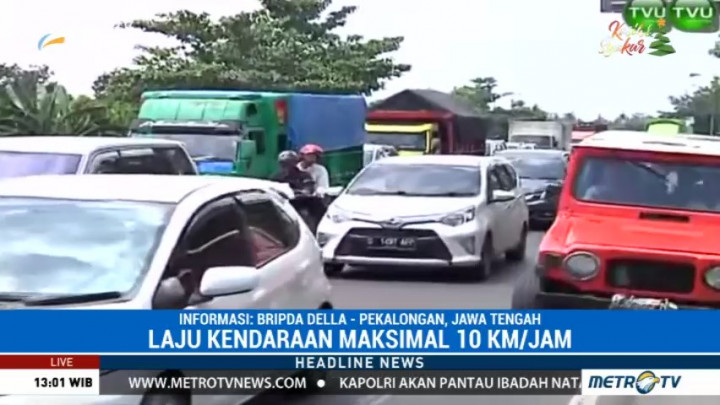 Laju Kendaraan di Jalan Raya Pekalongan Terhambat Jalan Berlubang
