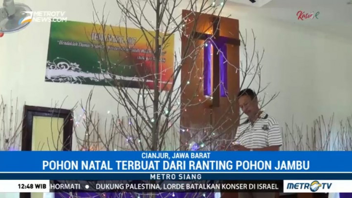 Pohon Natal dari Ranting Pohon Jambu