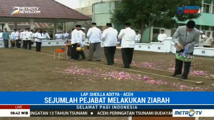 Sejumlah Pejabat Berziarah ke Makam Korban Tsunami Aceh
