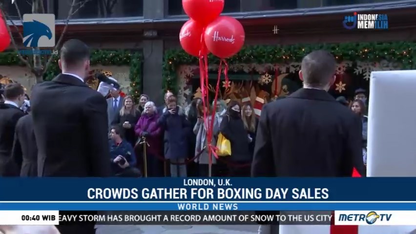 Crowds Gather for Boxing Day Sales