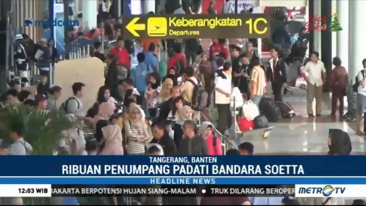 Penumpang Padati Bandara Soekarno Hatta