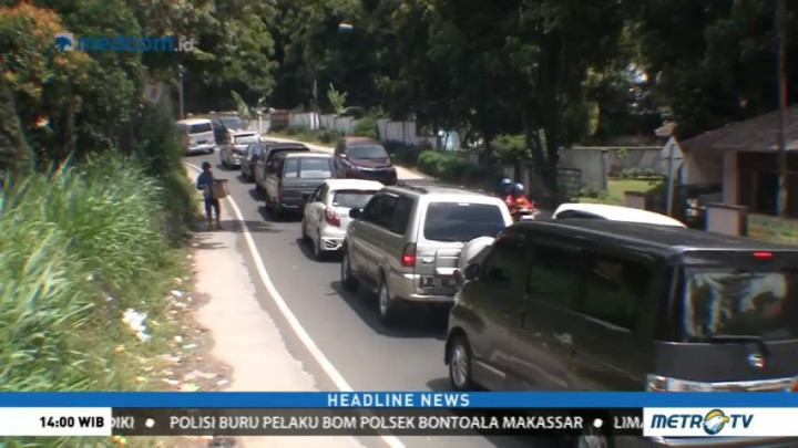 Kendaraan Wisatawan Padati Jalur Menuju Lembang