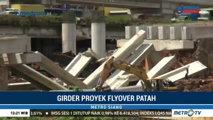 Girder Flyover Proyek Tol Depok-Antasari Ambruk