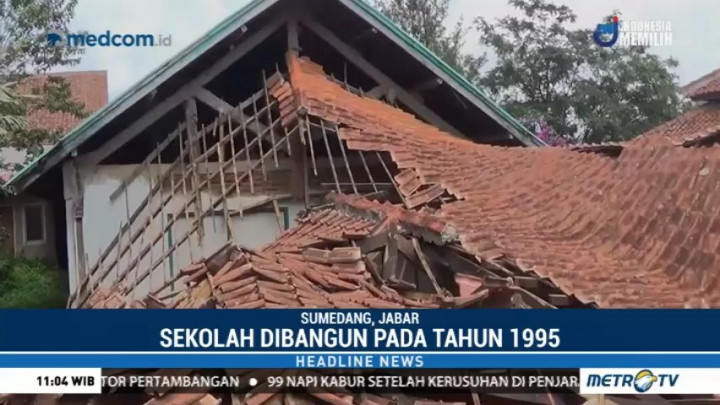 Tak Terawat, Sebuah Sekolah di Sumedang Ambruk