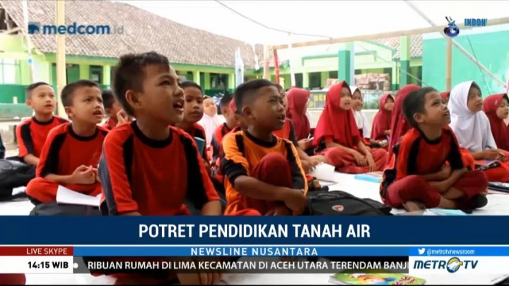 Sekolah Ambruk, Siswa Belajar di Tenda Darurat