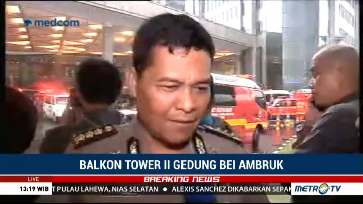 15 Ambulans Dikerahkan Evakuasi Korban Balkon BEI Ambruk