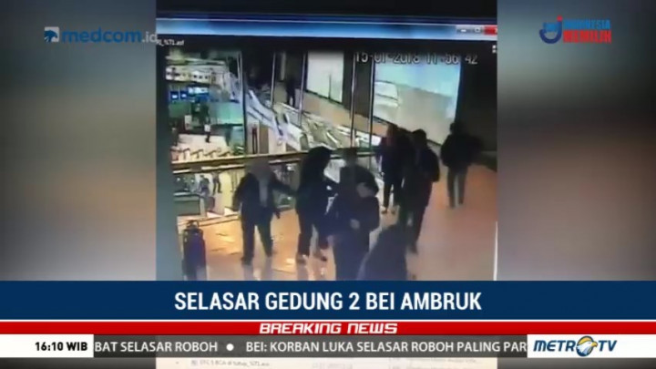 Detik-detik Ambruknya Balkon BEI