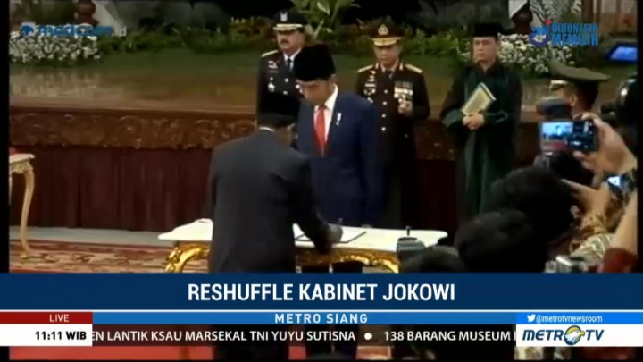 Jokowi Pastikan Tak Ganti Airlangga