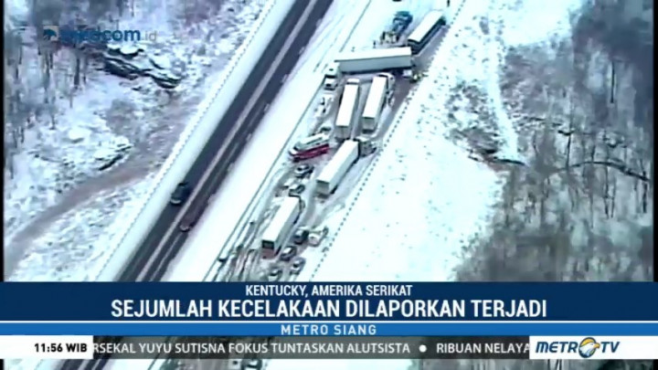 Tumpukan Salju Sebabkan Kecelakaan di AS