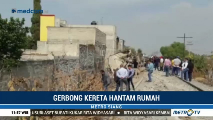 Dua Gerbong Kereta Pengangkut Jagung Tabrak Rumah di Mexico City