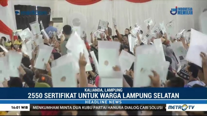 Jokowi Bagi-bagi Ribuan Sertifikat Tanah di Lampung