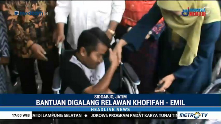 Khofifah Bagi-bagi Kursi Roda dan Alat Bantu Jalan di Sidoarjo