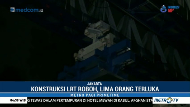 Konstruksi LRT di Kayu Putih Roboh, 5 Orang Terluka