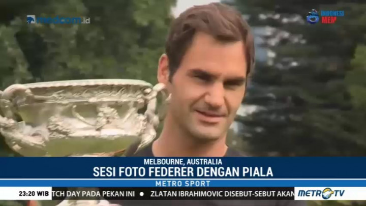 Juara Australia Terbuka 2018 Pamer Piala