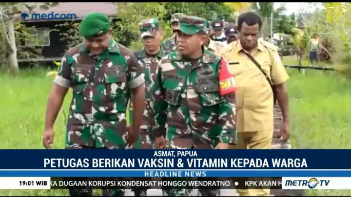Satgaskes TNI Bagikan Vaksin dan Vitamin ke Warga Asmat