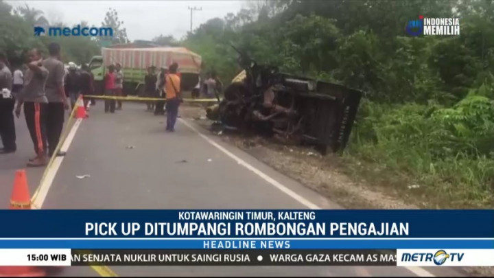 Truk Tabrak <i>Pick Up</i>, Sebelas Tewas