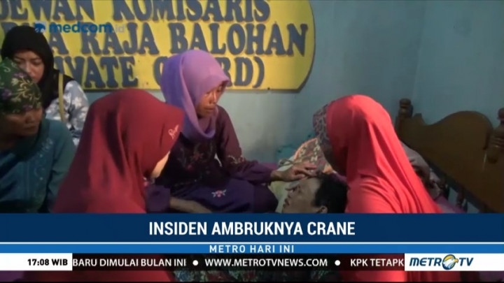 Keluarga Tunggu Kepulangan Jenazah Korban Crane Jatuh