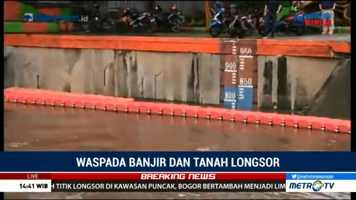 Pintu Air Manggarai Siaga Tiga