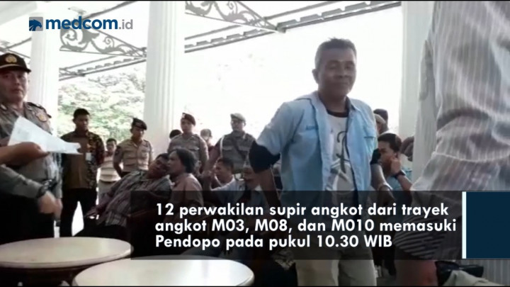 Sopir Angkot Tanah Abang Kembali Demo Balai Kota DKI