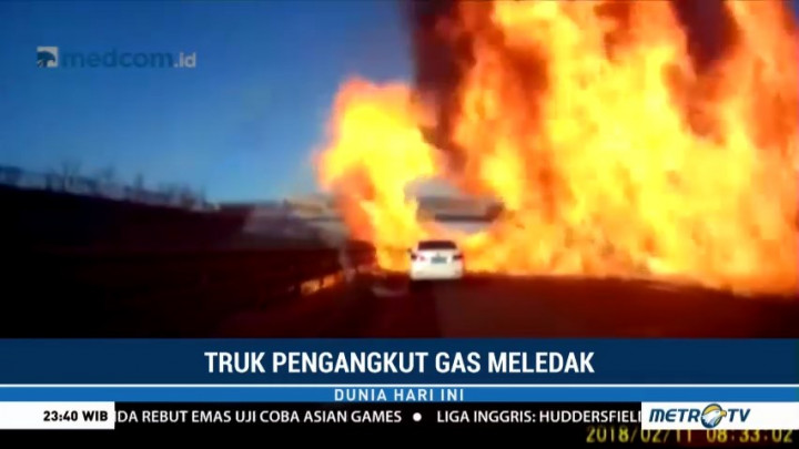 Truk Pengangkut Gas Meledak di Jalan Tol