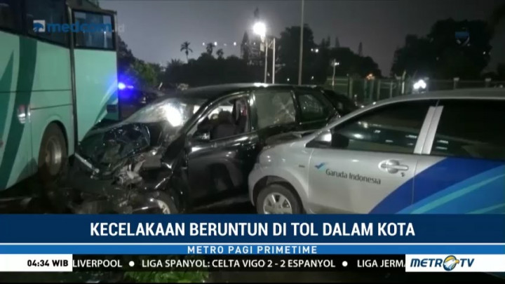 Kecelakaan Beruntun Enam Kendaraan Terjadi di Jalan Tol Senayan