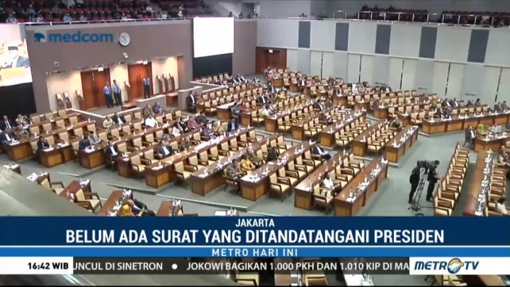 Pelantikan Pimpinan Baru DPR dari PDIP Ditunda