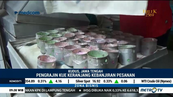 Berkah Imlek Bagi Pengrajin Kue Keranjang