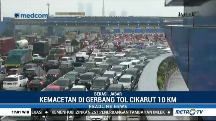Kemacetan Mengular di Gerbang Tol Cikarang Utama